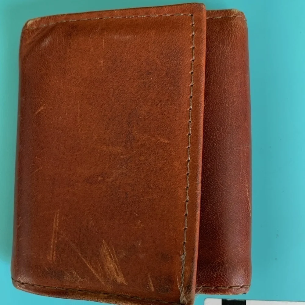 Vintage Men’s Brown Leather Trifold Wallet. Slots for photos, ID, credit cards.